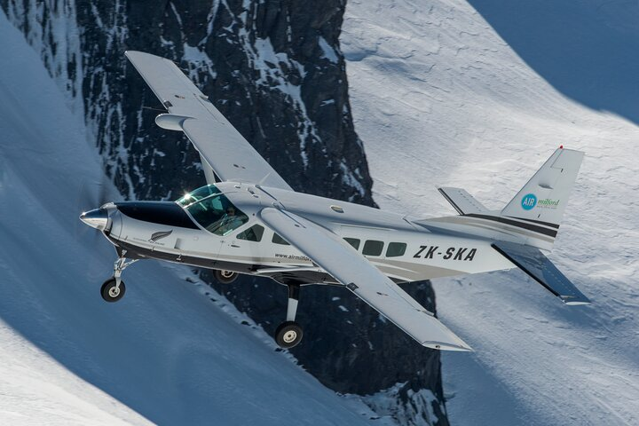 Milford Sound Scenic Flight with Landing from Queenstown - Photo 1 of 8